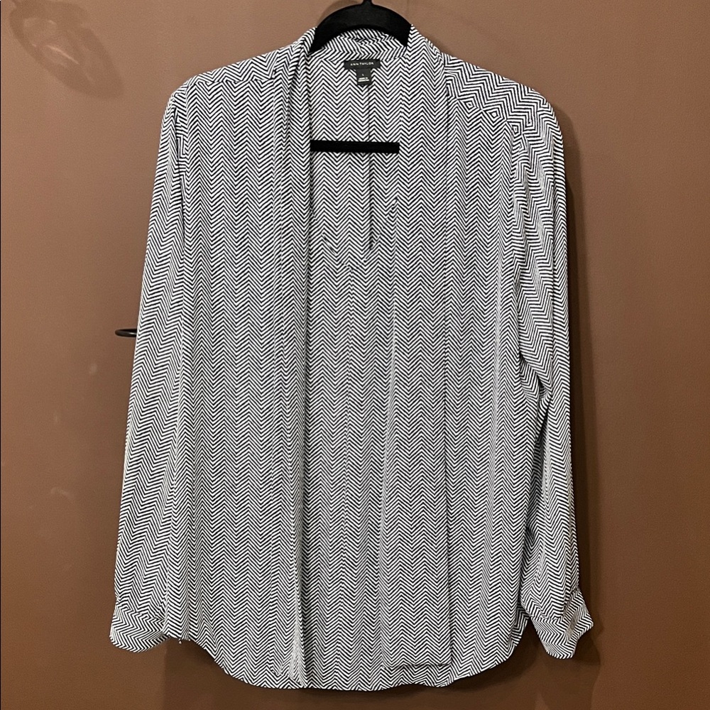 Ann Taylor Monochrome Chevron Top